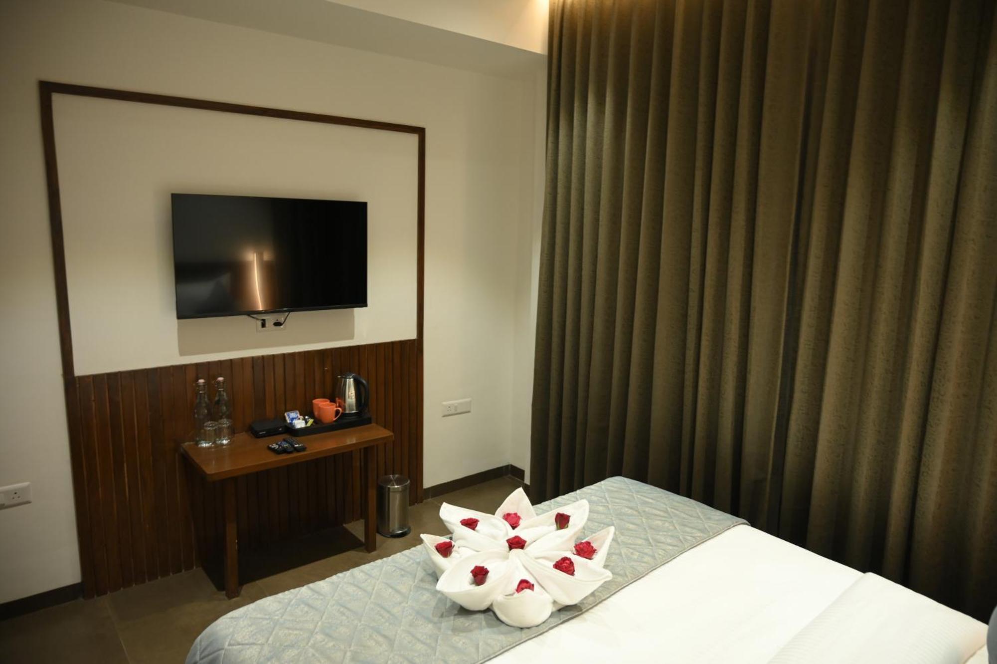 Mango Leaf Lake Resort Malkhed Ngoại thất bức ảnh
