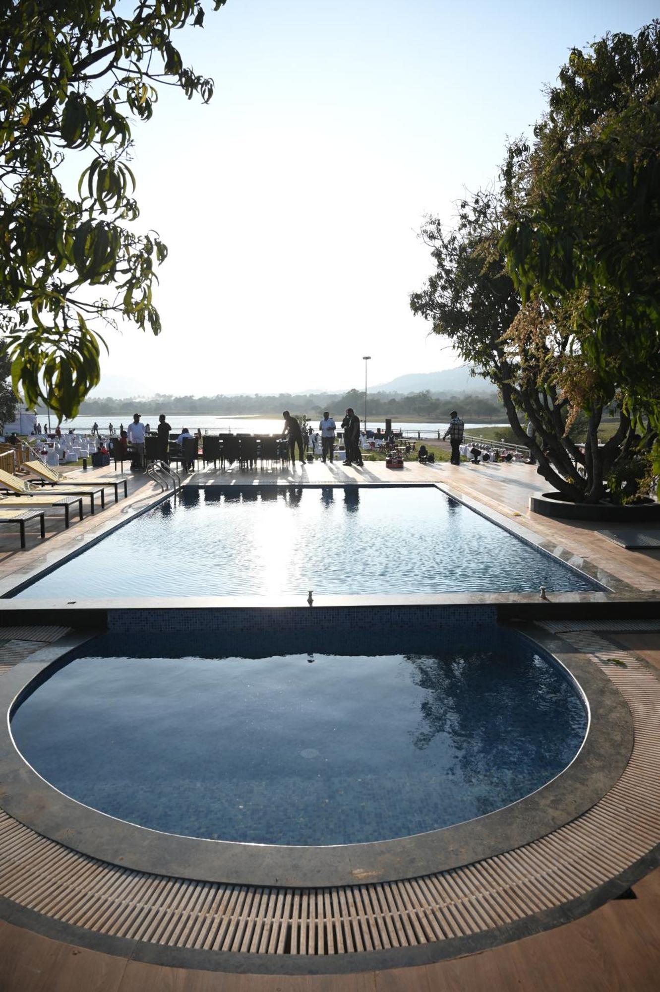 Mango Leaf Lake Resort Malkhed Ngoại thất bức ảnh